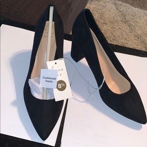 Black low block pointed toe heels